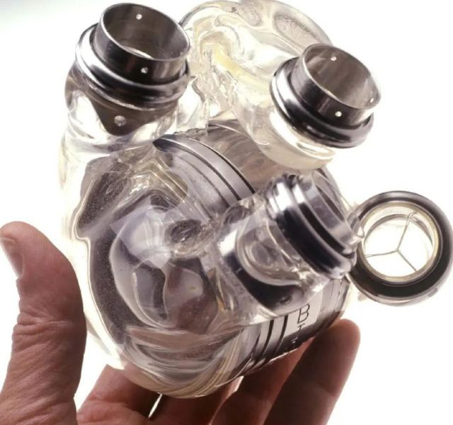primer corazón implantable