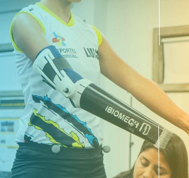 trabajo en prótesis personalizadas